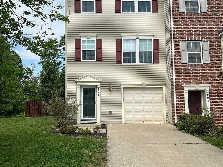 221 Woodstream Blvd — Photo 2