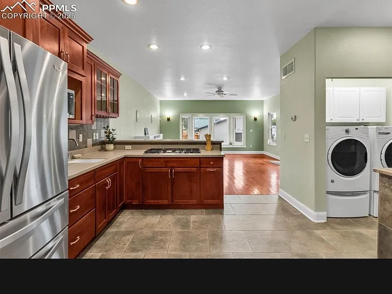 2414 N Greenwood St — Photo 11