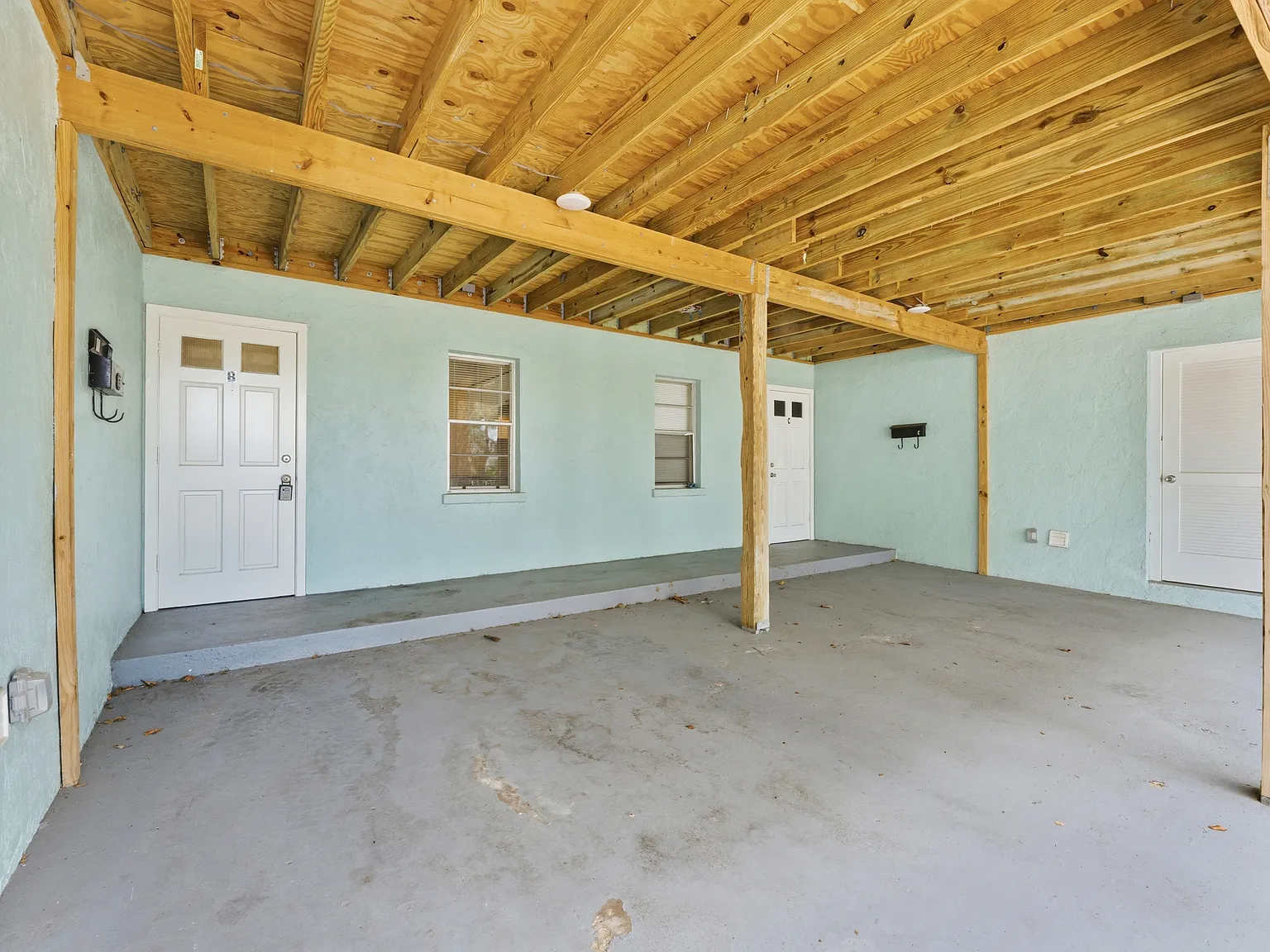 2 bed, 1.5 bath, 910 sqft, $1,750 — Photo 2