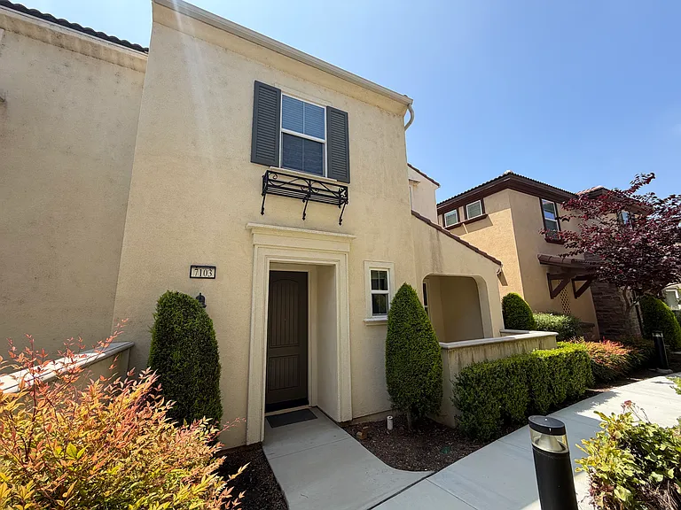 7103 Montecito Ln — Photo 2