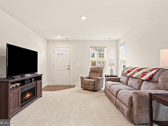 2nd image of 84 Dunster St