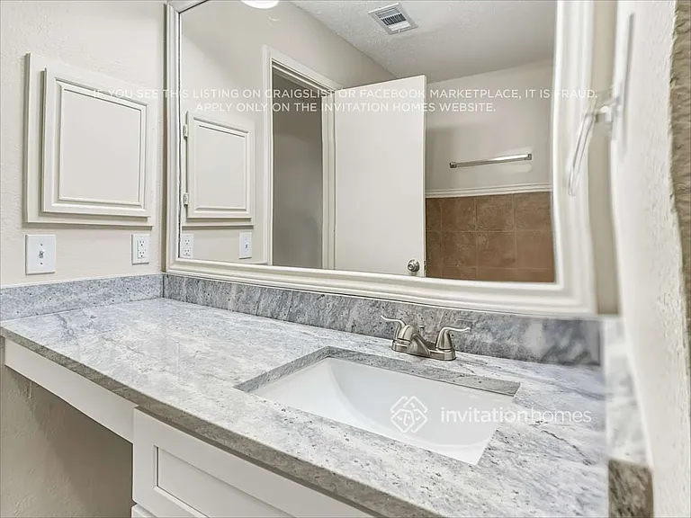 5201 Waltham Ct — Photo 12
