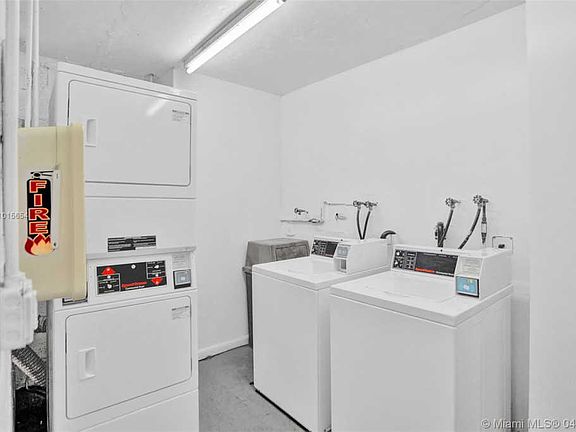 4th image of 2350 NE 135th St APT 411