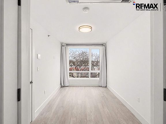 2nd image of 2218 Ocean Ave #5A