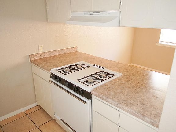 5th image of 5209 Carousel Dr APT 2