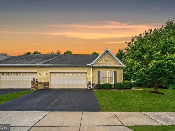 610 Strawbridge Ln, West Grove, PA 19390