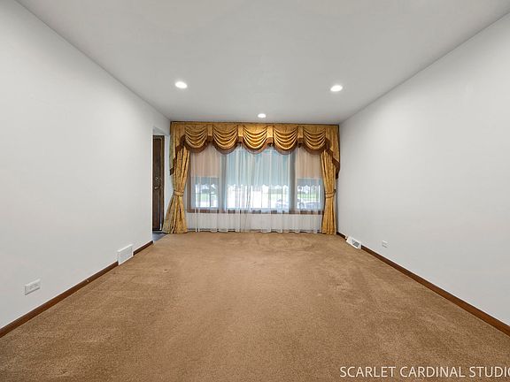 2nd image of 505 N Addison Rd
