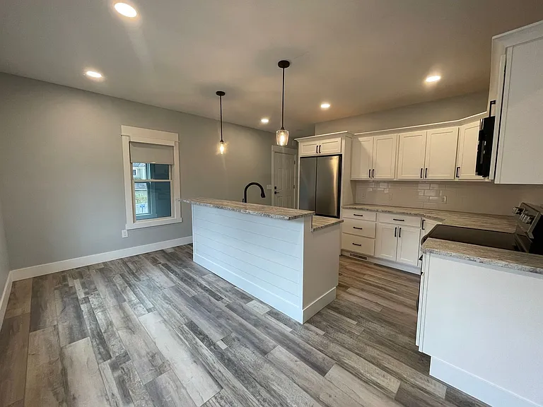203 Warren Ave SE — Photo 5
