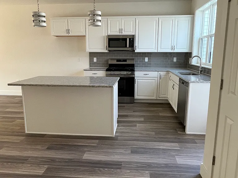 129 Madison Dr — Photo 11