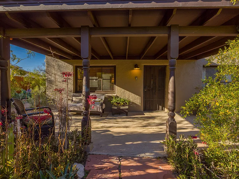 1533 E Lester St — Photo 1