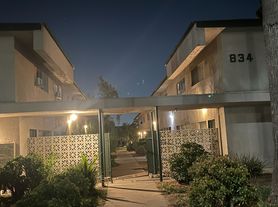 834 W Duarte