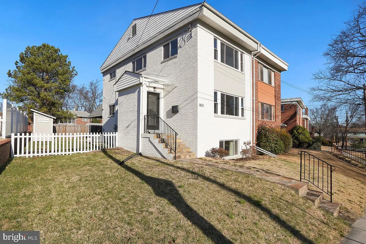 5125 Chillum Pl NE photo 1