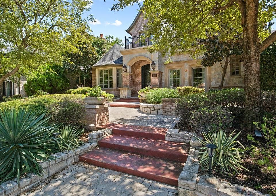 1st image of 605 Park Lake Dr