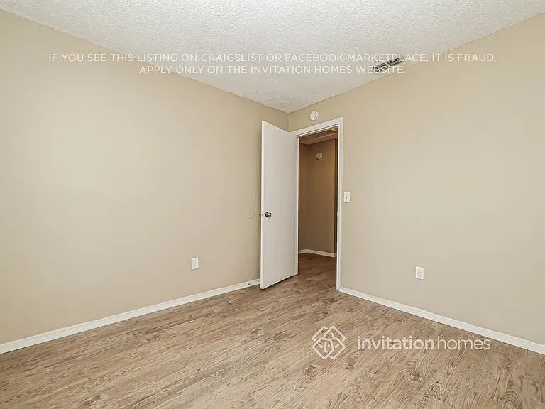 1517 Kestrel Way — Photo 12