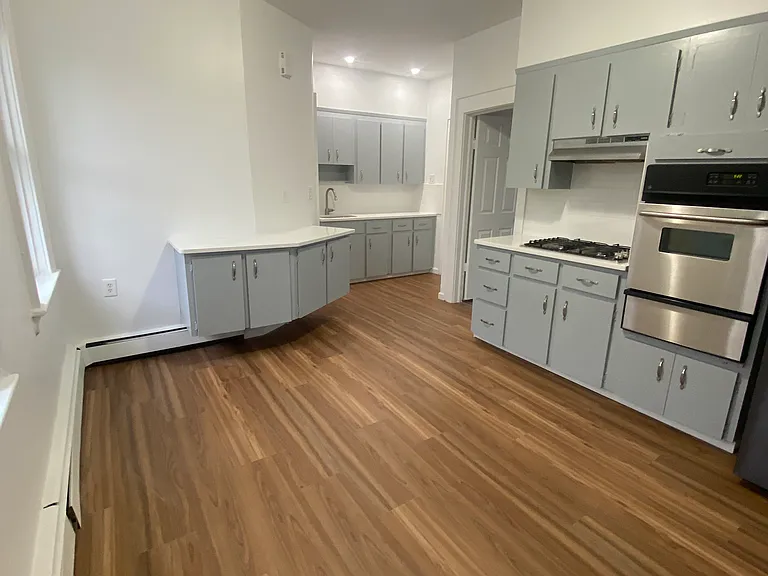 Eat-in kitchen