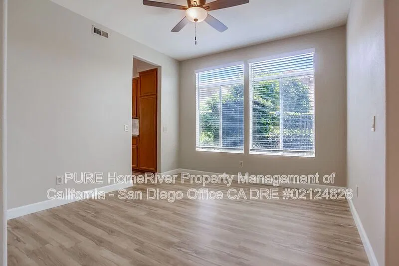3 bed, 2.5 bath, 2486 sqft, $7,395 — Photo 4