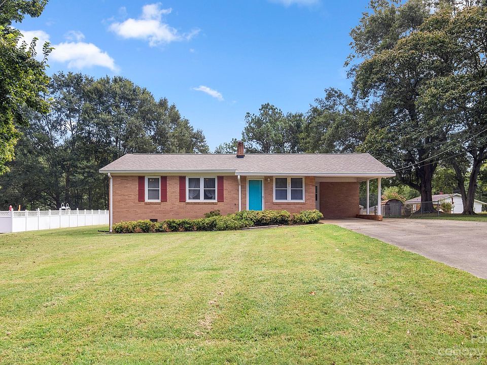 1st image of 203 Sky Crest Ave