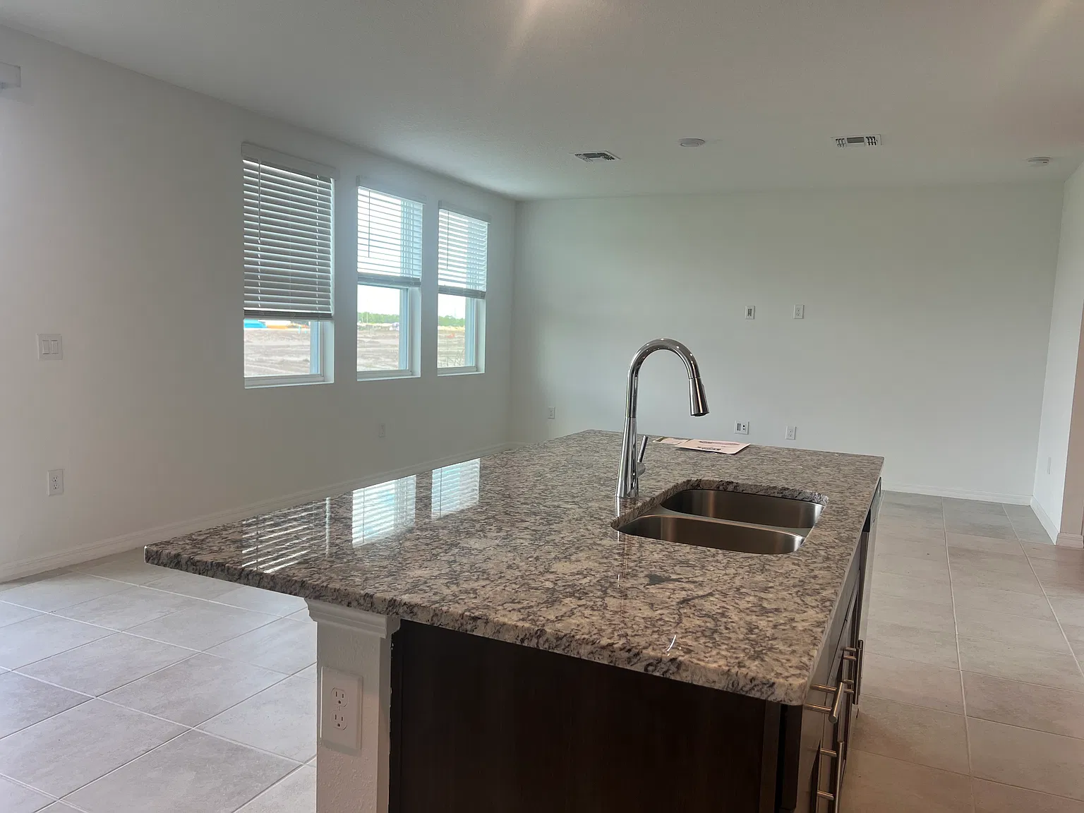 4 bed, 1746 sqft, $2,400 — Photo 4
