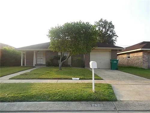 2820 Williamsburg Dr Photo 1