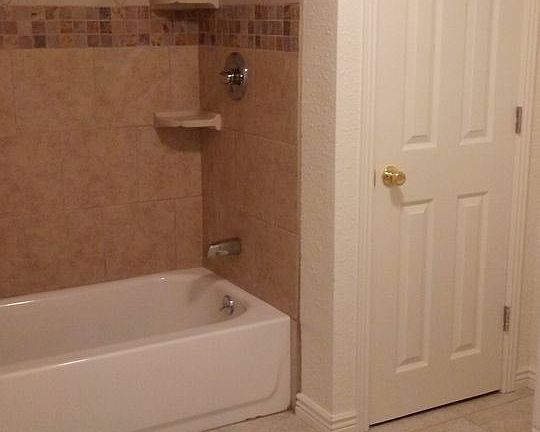 4th image of 2042 6th Ave #2042
