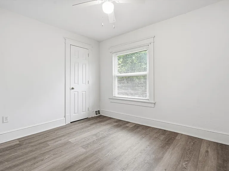 64 Penn St — Photo 25