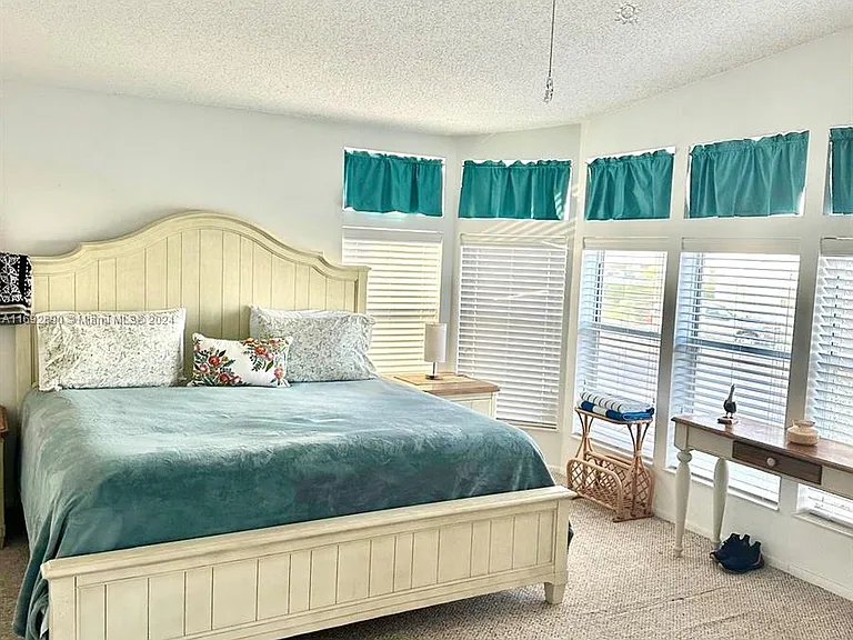 72 Ocean Dr — Photo 12