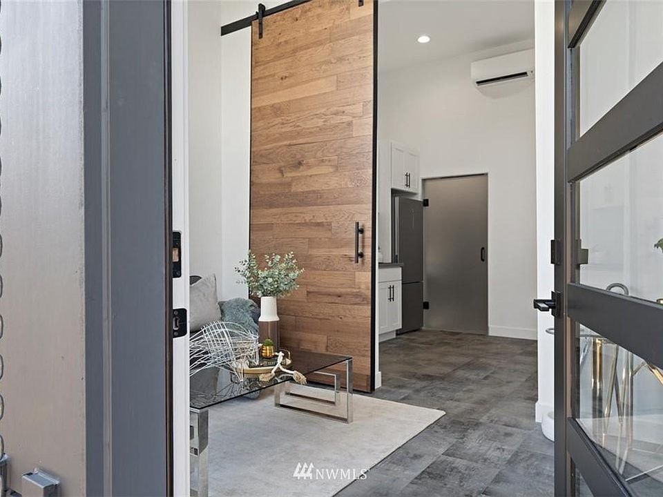 1st image of 3026 SW Charlestown St #2