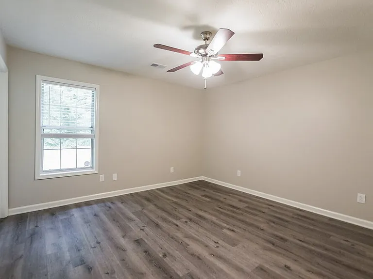 3224 Valley View St — Photo 8