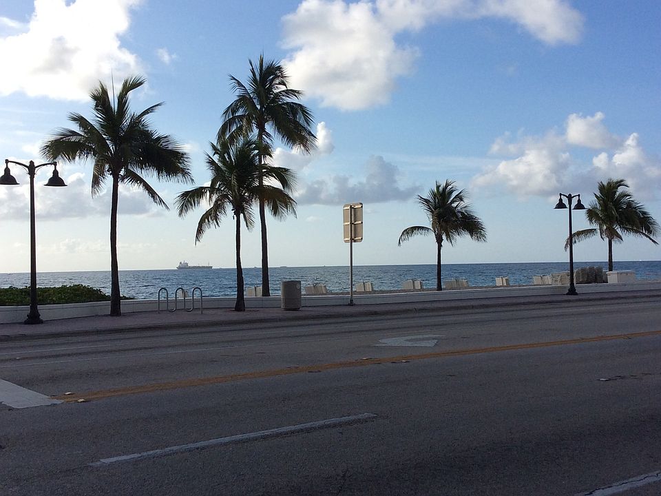 Beach 1/2 block away