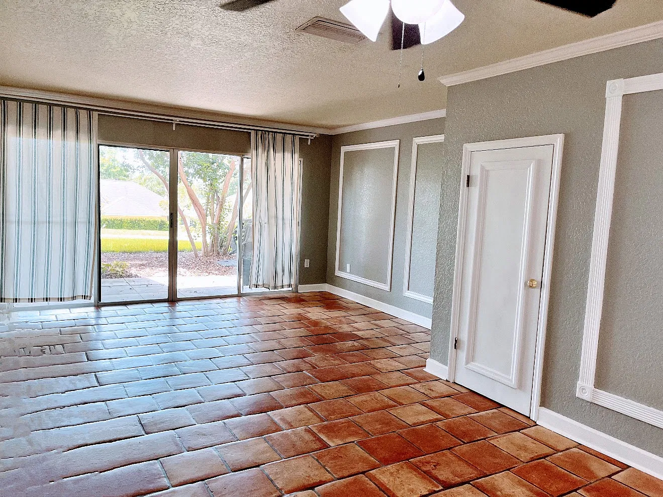 1226 Villa Ln — Photo 3