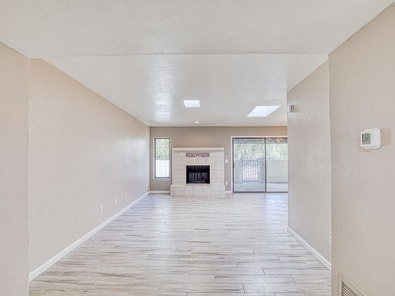 5th image of 808 W Safari Dr