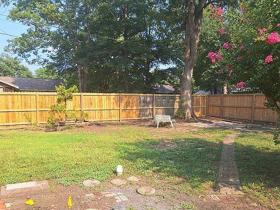 5th image of 1308 Park Center Dr