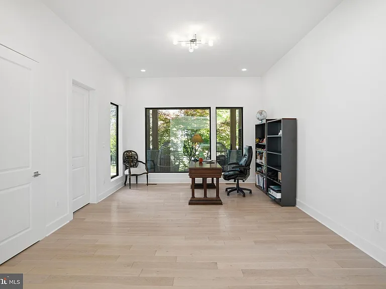 1513 Oakview Dr — Photo 17