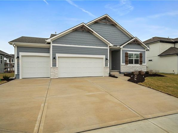 Homes for Sale in Lees Summit MO with Pool | Zillow