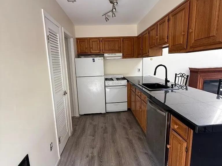 2 Sunrise Dr #6 — Photo 2