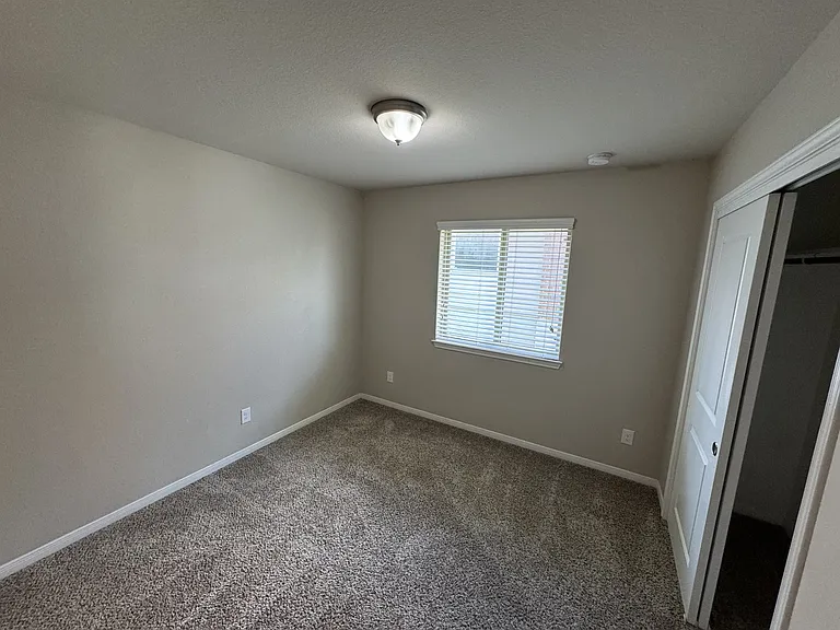 5611 Markham Dr — Photo 10