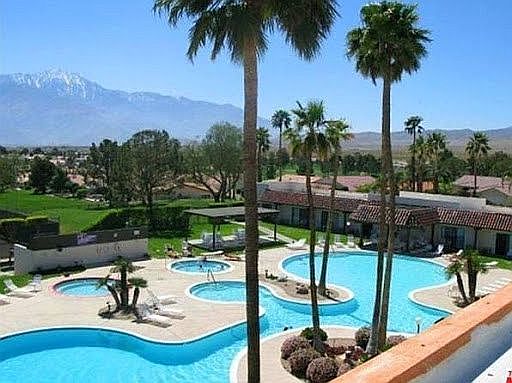 Country Club Pool