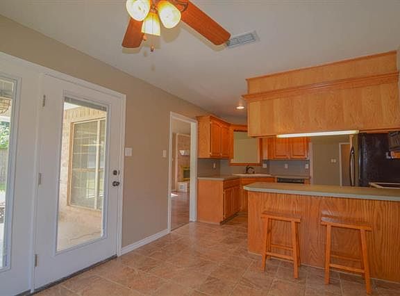 4th image of 646 Bluebonnet St