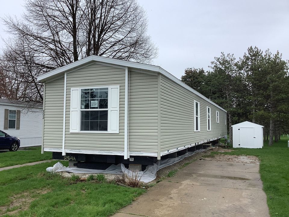 1st image of 900 W Columbia St #202