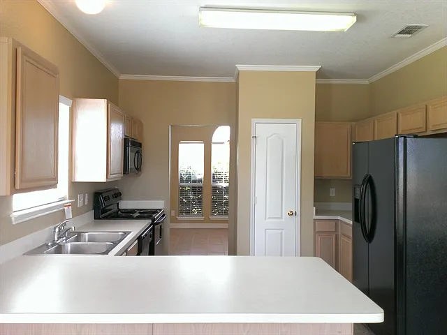 7504 Wood Slope Dr — Photo 3