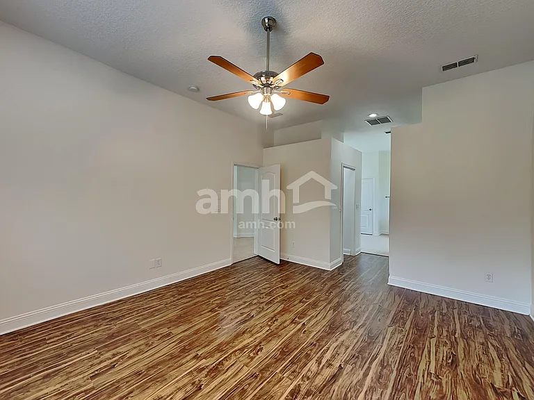 604 Battersea Dr — Photo 11
