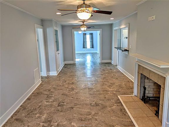3rd image of 204 N Hearne St