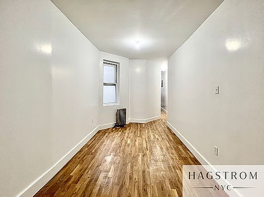 4th image of 423 Throop Ave #3L