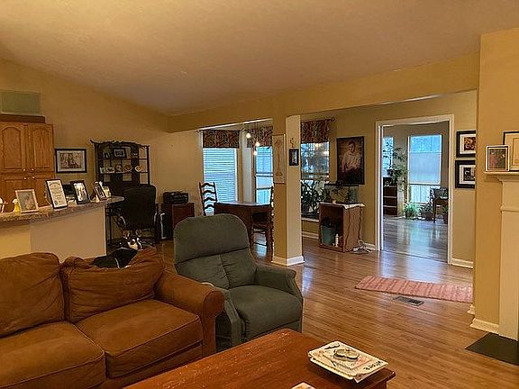 4th image of 776 Eureka Dr