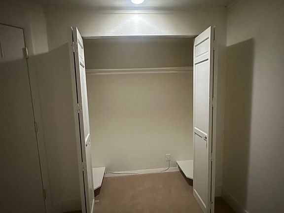 4th image of 4647 Burgundy Ln #2-4