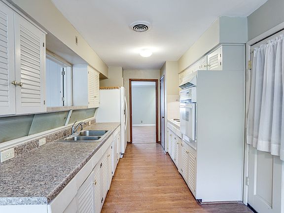3rd image of 3641 Coral Gables Dr