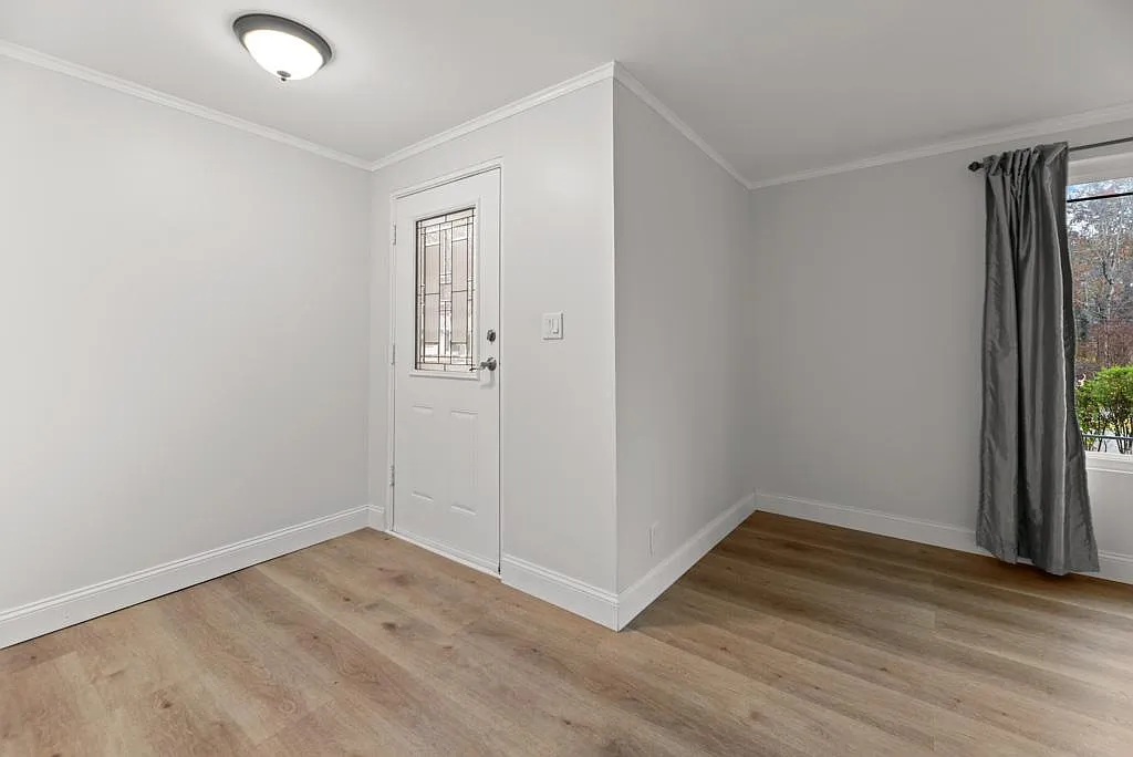 3 bed, 1.5 bath, 1614 sqft, $2,100 — Photo 2