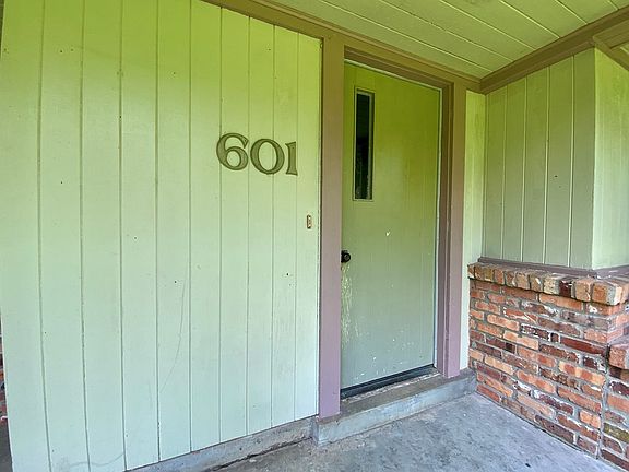 4th image of 601 Harmony Hill Dr
