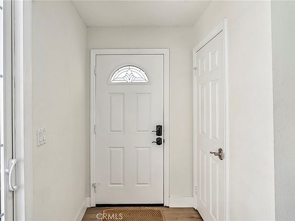 4th image of 219 32nd St