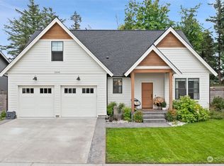 2090 Feather Dr, Lynden, WA